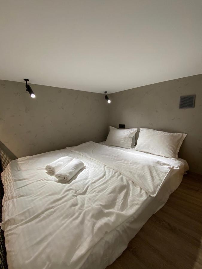 Leogrand Apartments On Filatova 12 リヴィウ エクステリア 写真